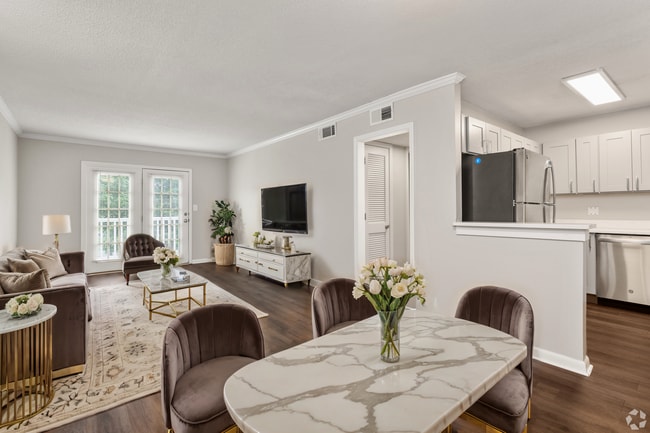 3bd/2ba Living/Dining/Kitchen - Vestavia Park Apartments, LLC