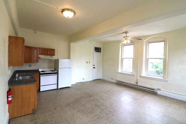 Building Photo - 132 E Philadelphia Ave