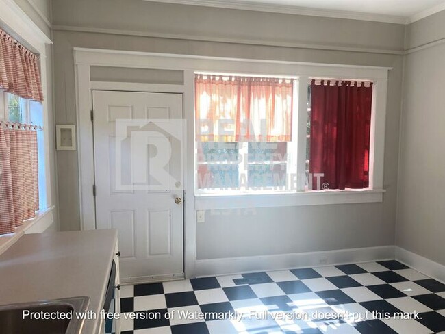 Building Photo - Great Location in Historic Vineville