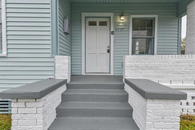 Building Photo - 3727 Avenue L