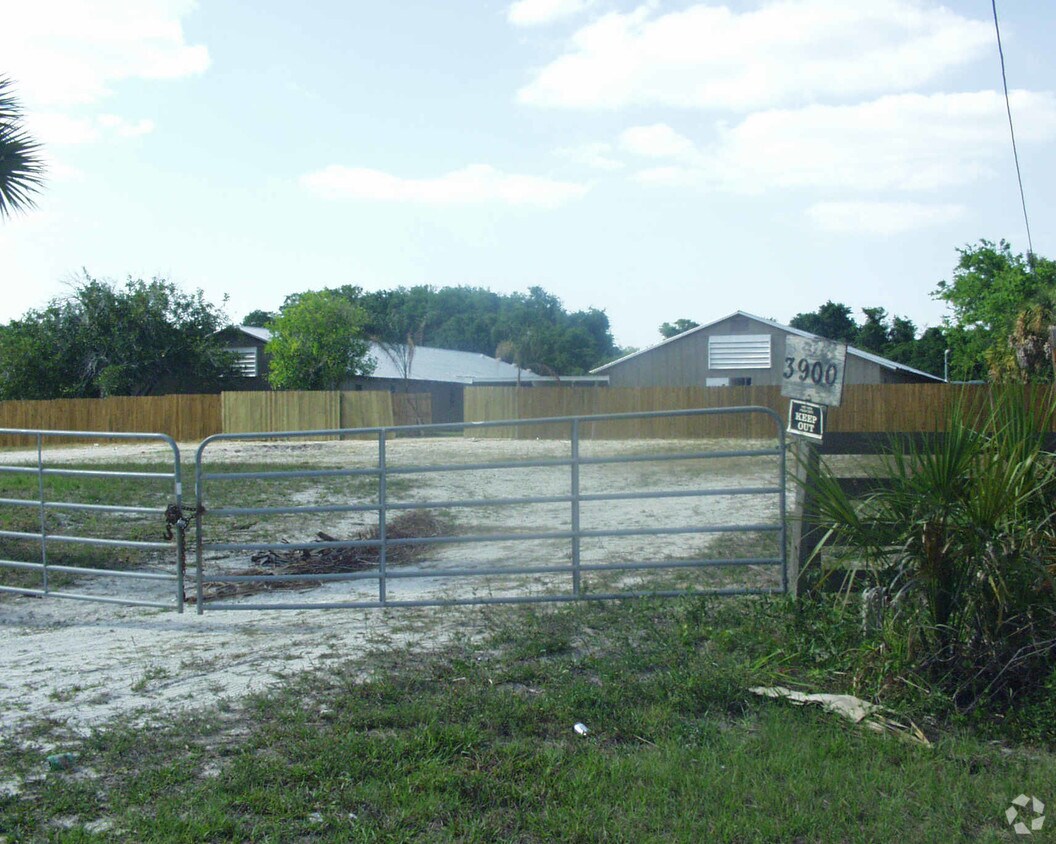 Foto principal - 3900 29th St E