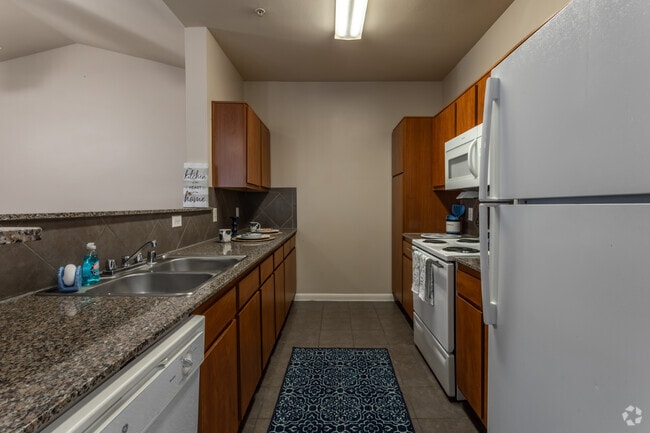 2BR, 2BA - 1,064SF - Kitchen - Atascocita Pines