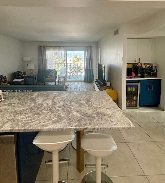 Foto del edificio - 720 Bayshore Dr