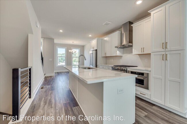 Building Photo - 3 br, 2.5 bath House - 513 W. Tremont Ave.