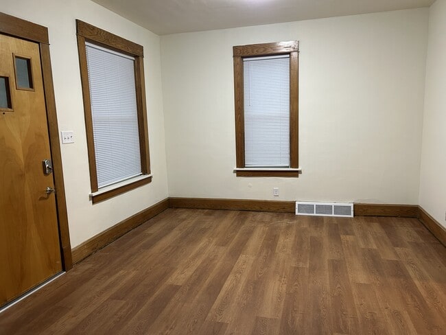 Building Photo - 2060 Summit Ave