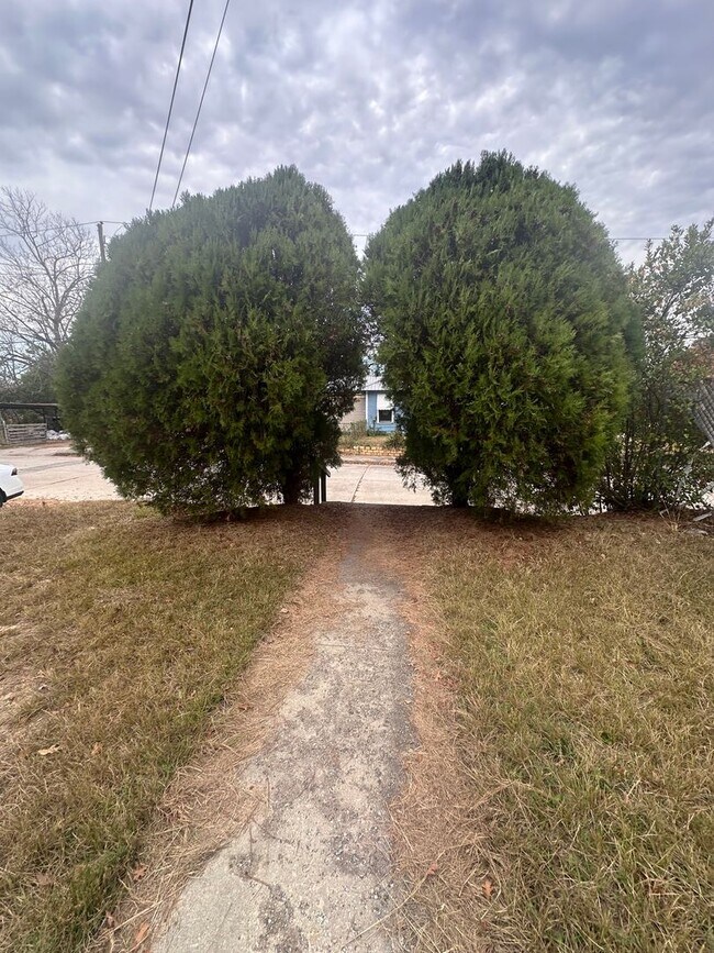 Foto del edificio - 3 bedroom 1 bath close to Mercer University!