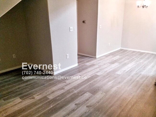 Building Photo - Charming 2-Bedroom Home with Modern Applia...