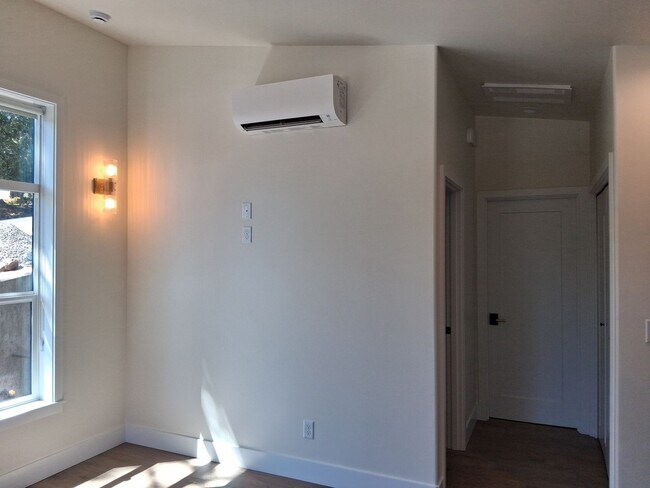 Foto del edificio - Stylish Newly Built One-bedroom in the Heart of Ashland