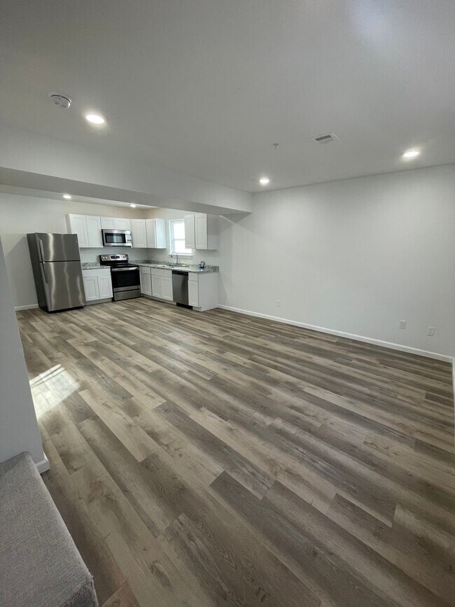 Building Photo - Townhomes Now Available in Strafford MO!