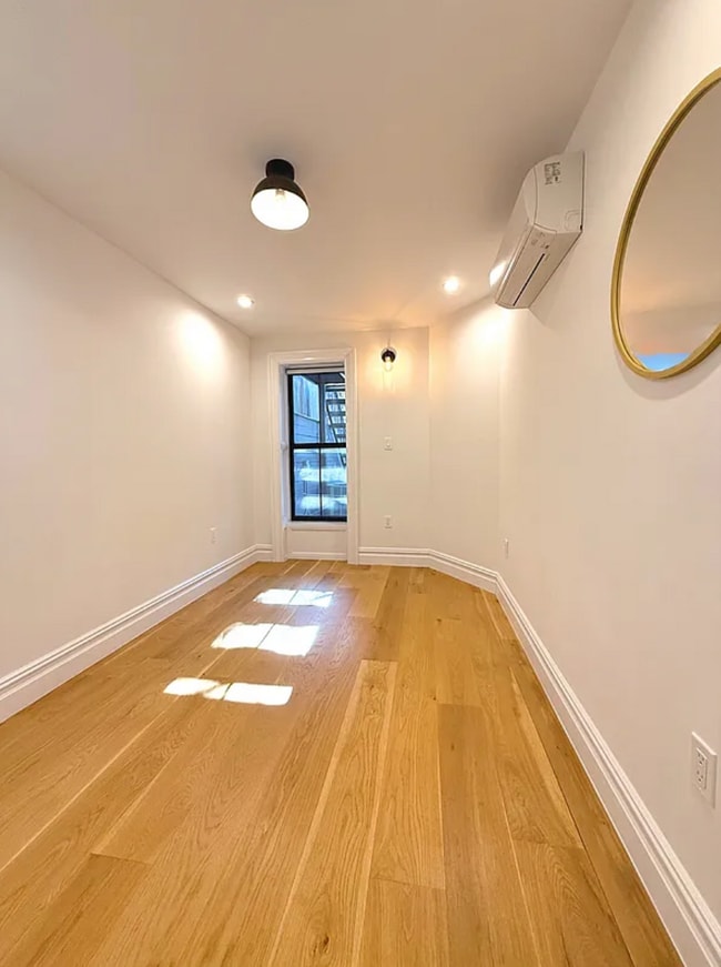 Main bedroom - 938 Putnam Ave