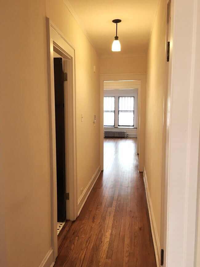 Building Photo - 5752 N Winthrop Ave