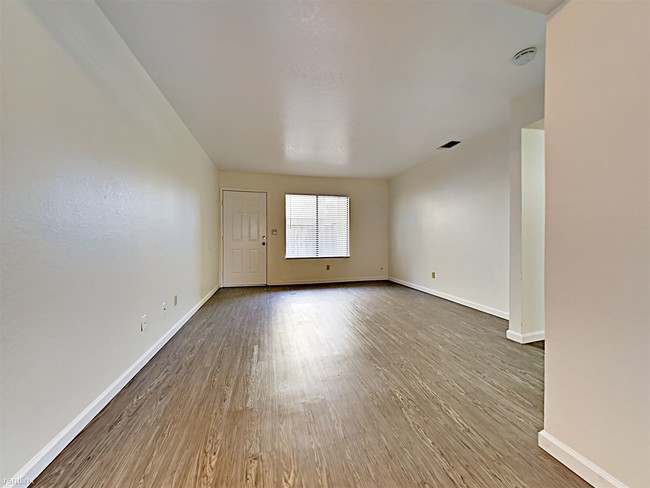 Foto del edificio - 2 br, 2 bath  - 5124 Gibbons Dr Apt 18 Apt 18