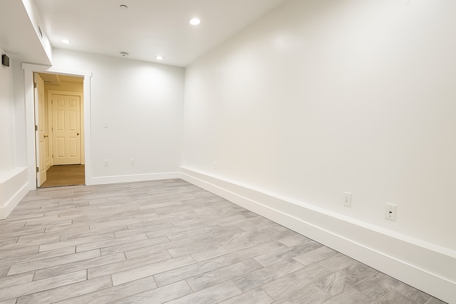 Photo - 5211 Mission St Apartment