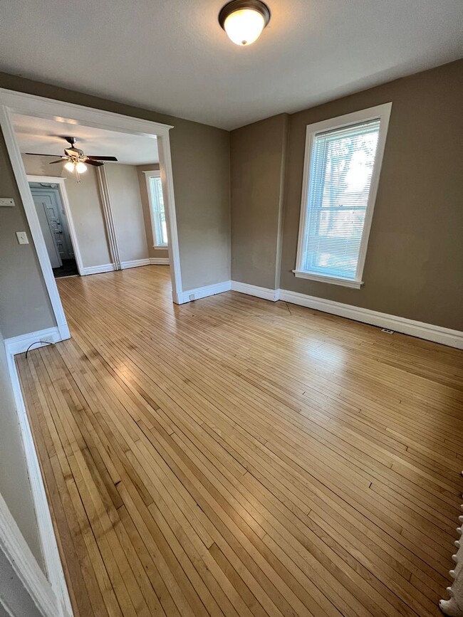 Foto del edificio - 4329/4331 E Superior St