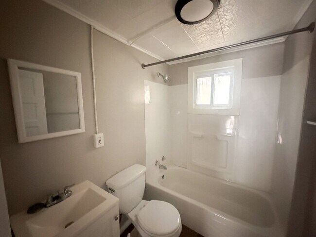 Foto del edificio - Beautiful 4-bedroom townhome!