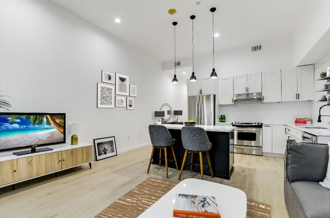 Building Photo - 507 Sabine St