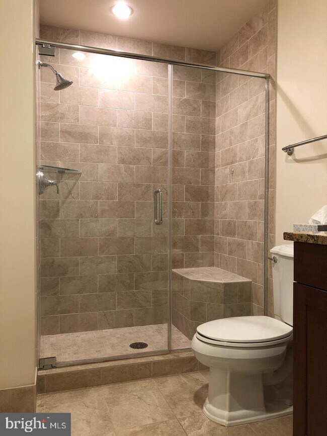 Building Photo - 8220 Crestwood Heights Dr