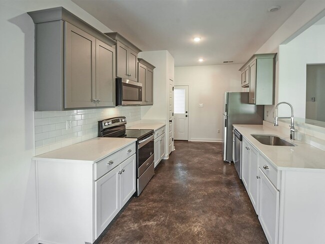 Building Photo - 2019 NEW Construction 4 bedroom, 2 bath home near U of M and new pedestrian bridge.