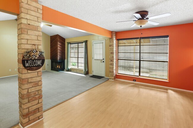 Foto del edificio - Charming 2-Bedroom Home in Kirby, Texas: Y...