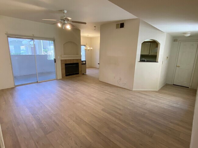 Foto del edificio - 2975 Bluegrass Ln