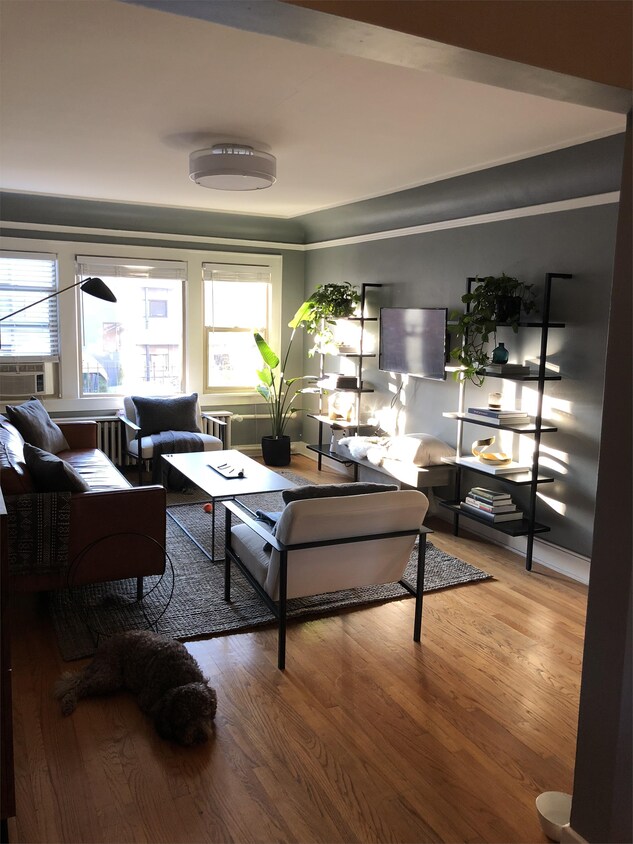 Primary Photo - 411 Bellevue Ave E
