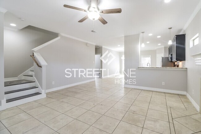 Foto del edificio - REDUCED! - Now offering 1-month free off f...