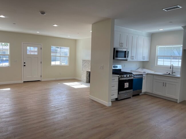 Building Photo - 314 S 8th St