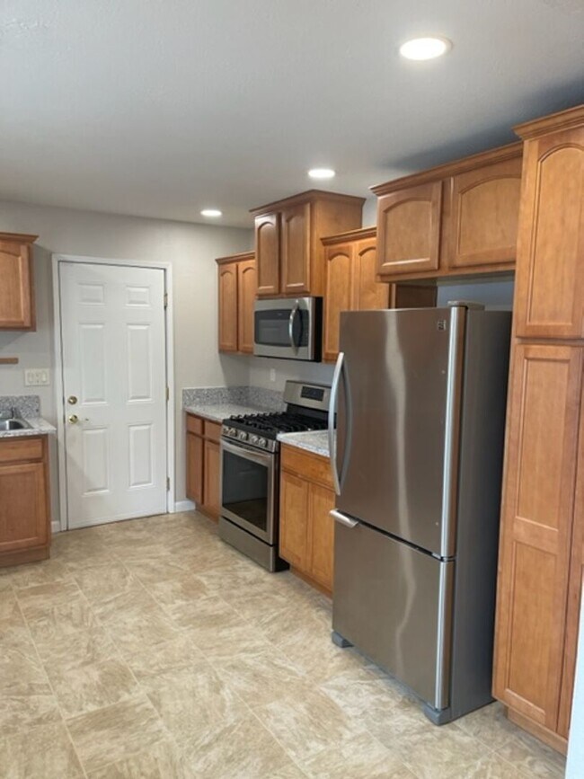 Building Photo - Remodeled home in Starview Neighborhood