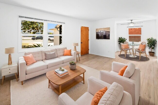 Foto del edificio - A 3 BR House with a big backyard? Yes please!