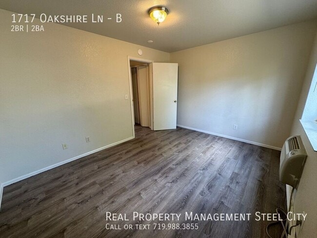 Foto del edificio - 1717 Oakshire Ln