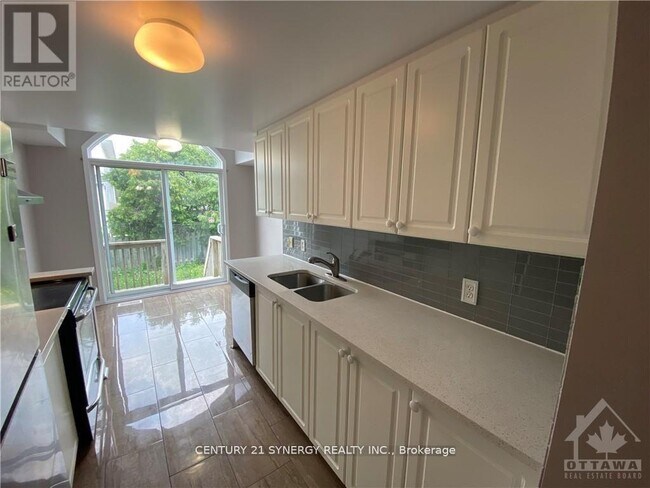 Building Photo - 11 Landover Crescent