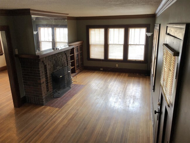 Building Photo - 1215 N 16th Ave