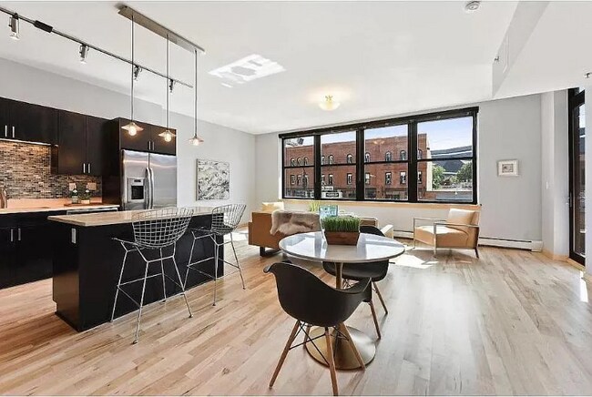 Foto del edificio - 215 10th Ave S