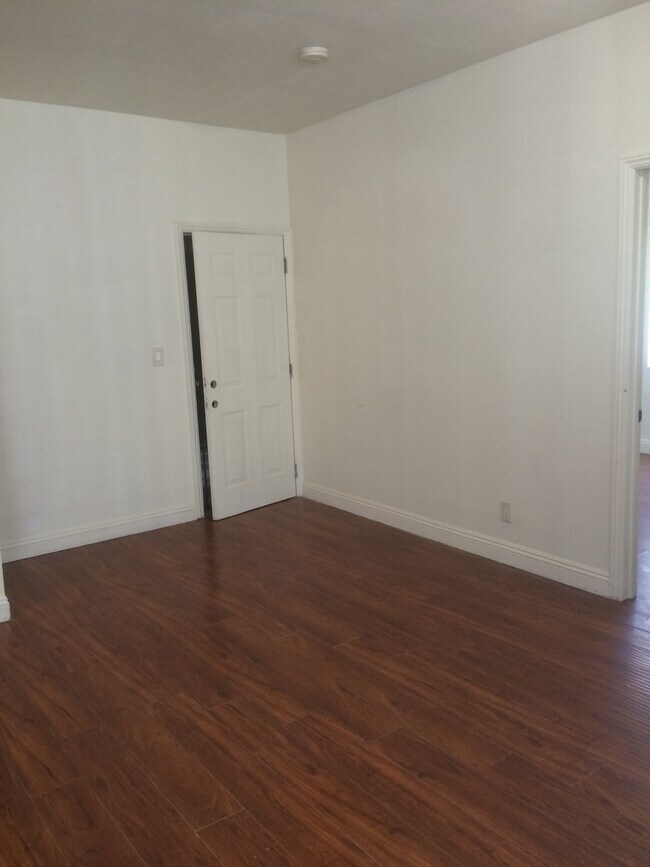 living room /entry - 4726 4th Ave