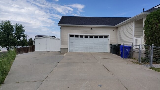 Building Photo - 627 E 700 N