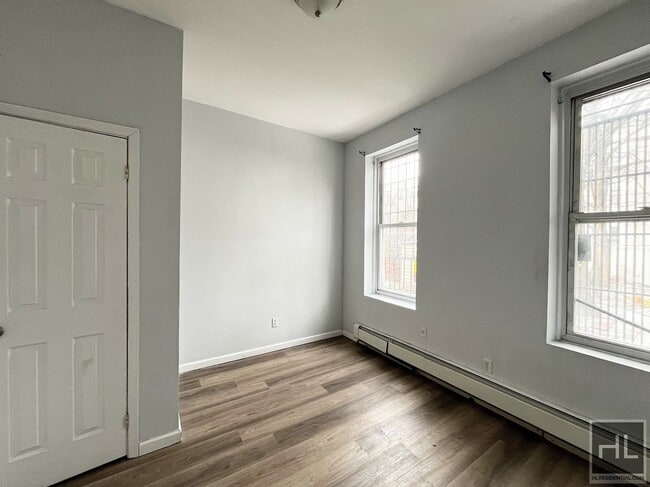 Foto del edificio - 1049 Jefferson Ave