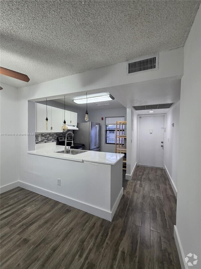 Building Photo - 7670 SW 152nd Ave