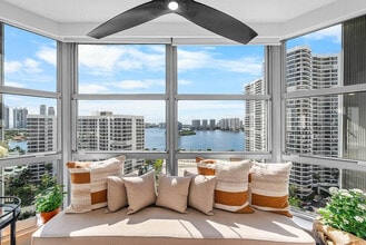 Building Photo - 3500 Mystic Pointe Dr