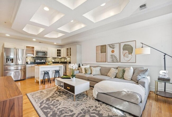 Building Photo - Large Sunny Eckington Three Bed/Three Bath Interior Rowhouse Condo Home
