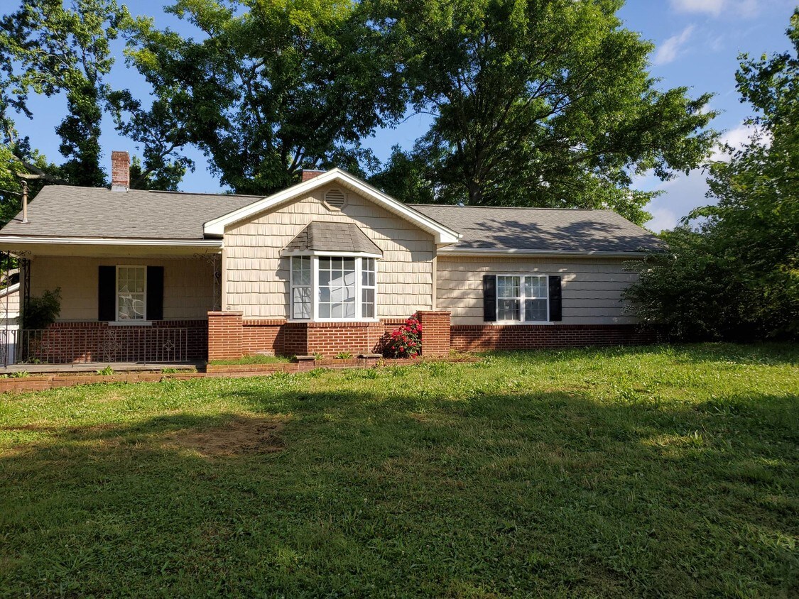 2801 Valley View Dr NE, Knoxville, TN 37917