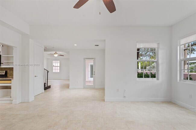 Building Photo - 564 Loretto Ave