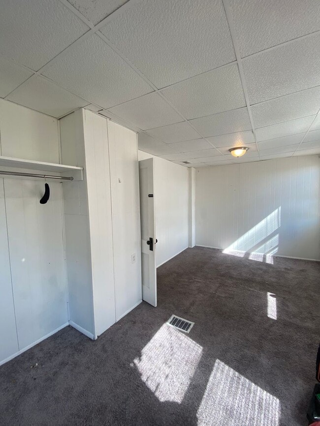 Building Photo - Available August - Beautiful Mt. Washingto...