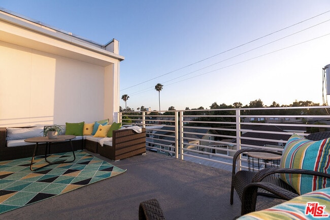 Foto del edificio - 423 S Wilton Pl