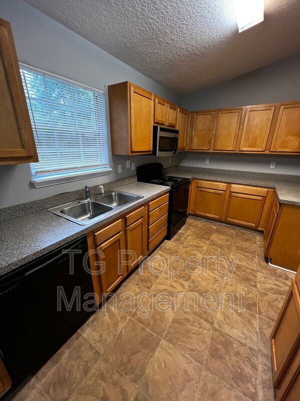 Foto del edificio - 7651 Bob O Link Rd