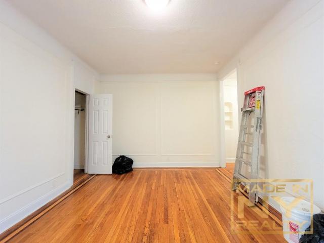 Foto del edificio - 2 bedroom in ASTORIA NY 11102