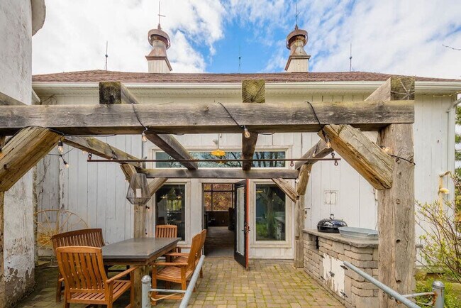 Foto del edificio - 2002 N Lynndale Dr