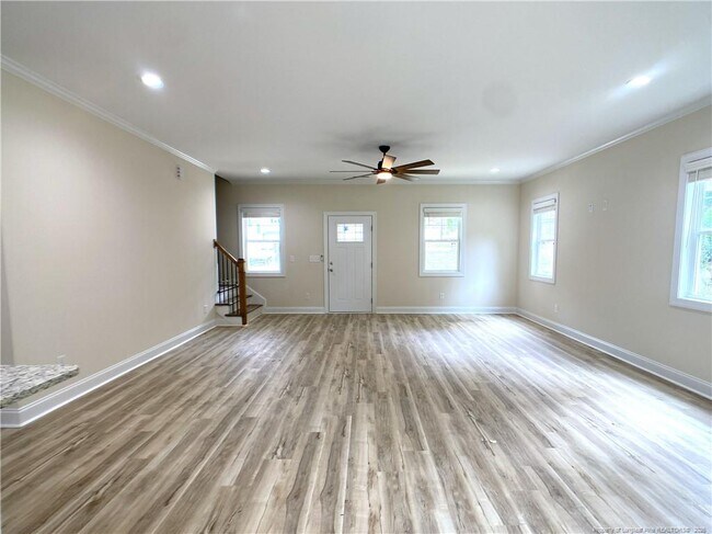 Building Photo - 2421 Colgate Dr
