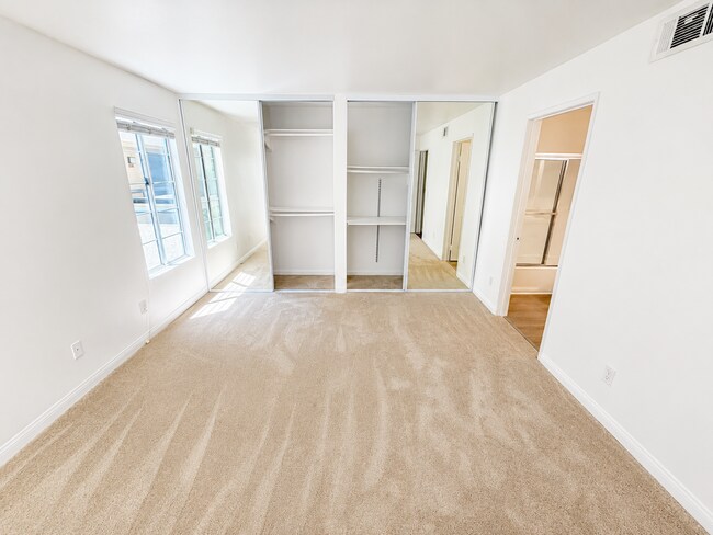 Building Photo - 5525 Canoga Ave