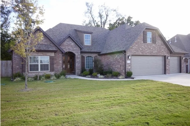 Building Photo - 1919 Sicily Ave