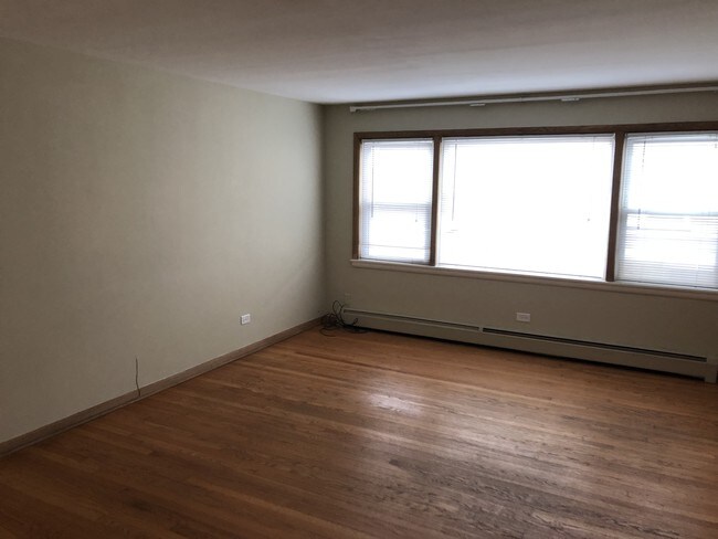 Foto del edificio - 6721 W Irving Park Rd